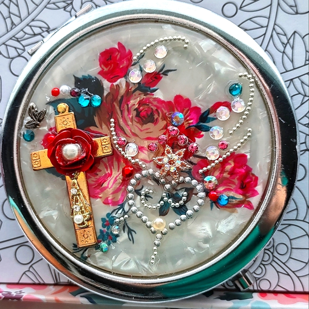 Jewel Embellished Compact Makeup Mirror